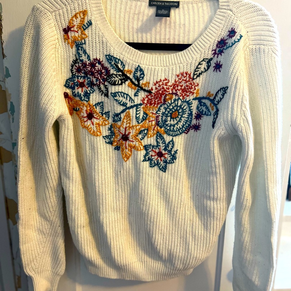 Chelsea and Theodore Womens Sweater size Medium